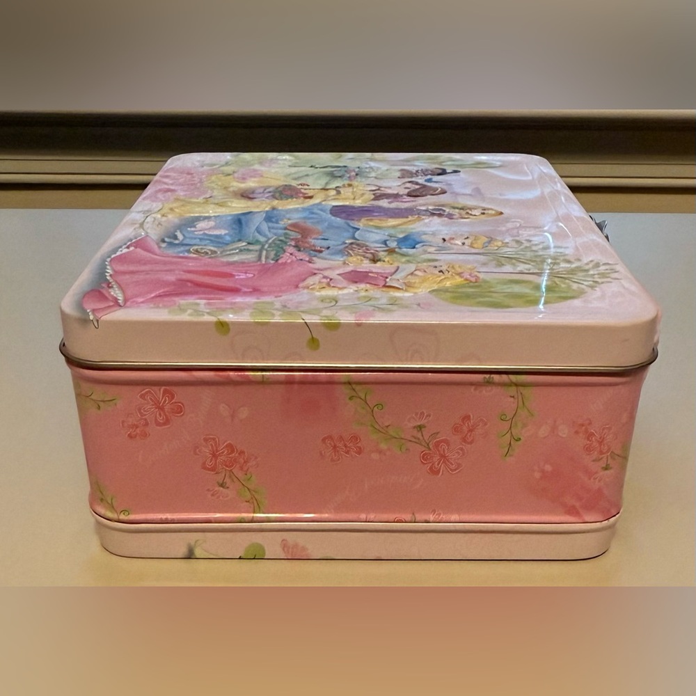 Tin Box Co. “Disney Princess Lunch Box” 2013 - Picture 4 of 14